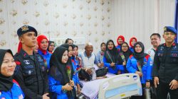 Buruh KSPSI Jenguk Anggota Polri Korban Kerusuhan di RS Polri Kramat Jati