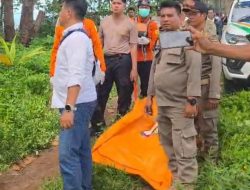 Kantor SAR Bengkulu Evakuasi mayat pria di kualo di area Kota Tuo Pasar Bengkulu
