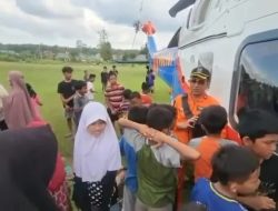Kru Helikopter Polri dampingi warga di tengah bencana, Anak-Anak Aceh Tamiang Jadi sumber semangat