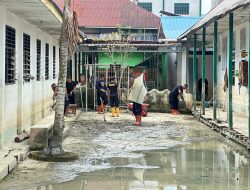 Polri peduli endidikan, Pulihkan fasilitas pendidikan di SMA Negeri 1 Tanjung Pura Pascabanjir