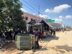 Polri salurkan air bersih dan bagikan masker untuk warga terdampak banjir di Nagan Raya