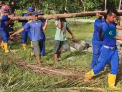 Tim SAR Korpolairud bangun jembatan sementara di korong maranci, Padang Pariaman