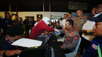 Momen Kapolri Ikut Donor Darah saat Hadiri Baksos HUT ke-53 Buruh KSPSI